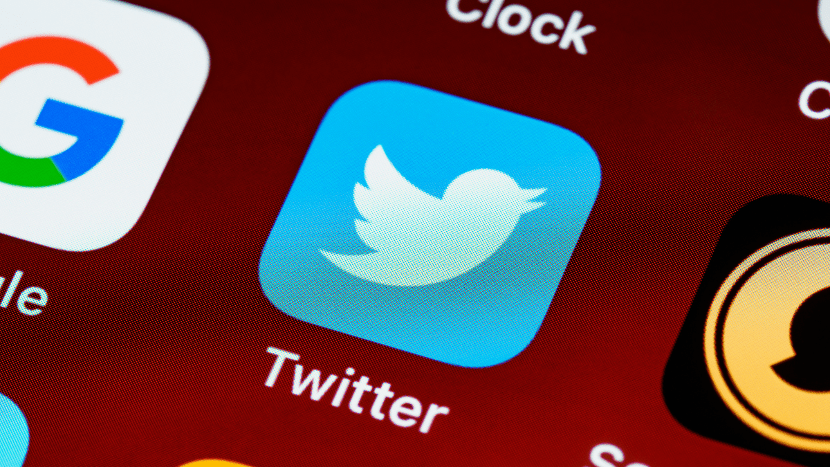 How to Set Up and Use Twitter Lists: 9 Great Ideas’ keeping the primary keyword as ‘Twitter lists’