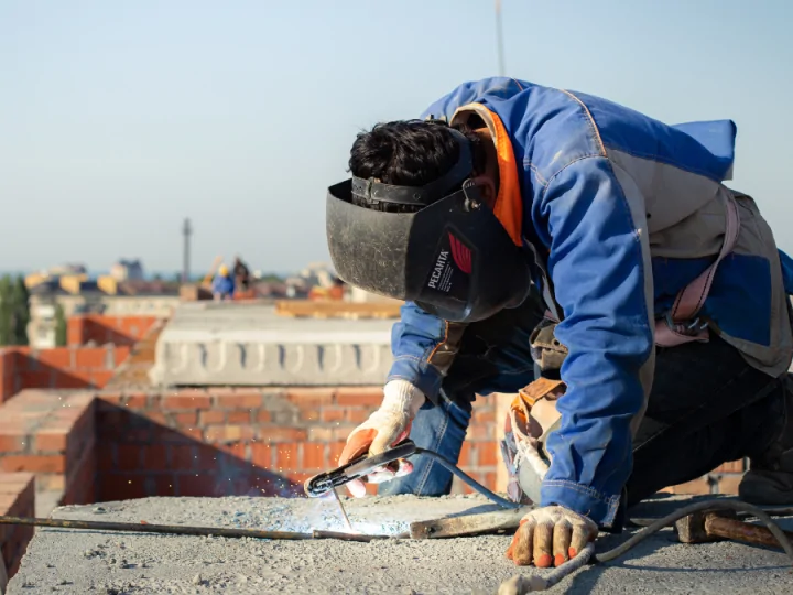 Roof Repair vs. Roof Replacement: What’s Right for Your Covington Home?