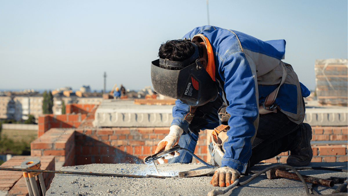 Roof Repair vs. Roof Replacement: What’s Right for Your Covington Home?